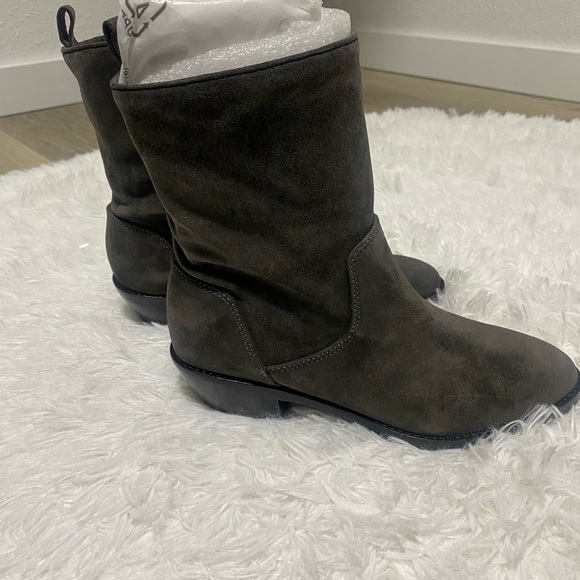 Via Spiga Fora Graphite Grey Slouch Booties Suede Size 5.5 M NIB - Picture 5 of 12